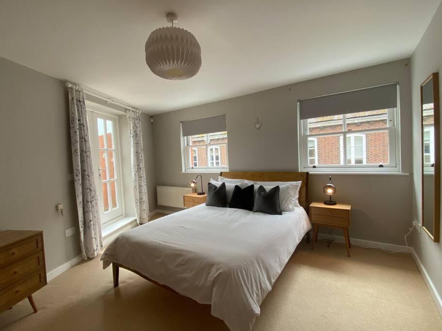 The Penthouse, Winchester Exterior foto