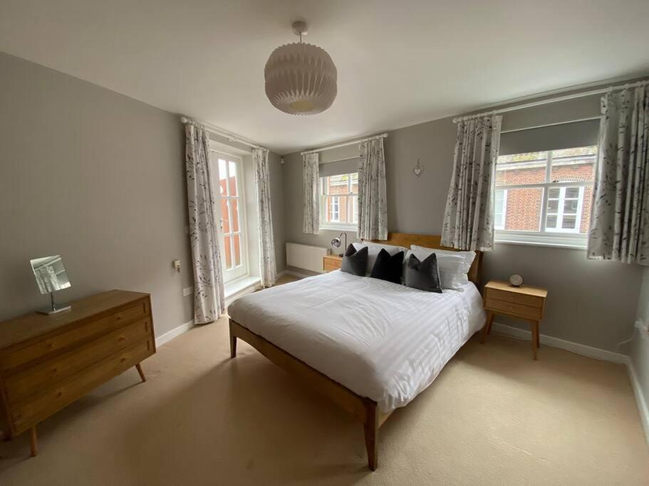 The Penthouse, Winchester Exterior foto